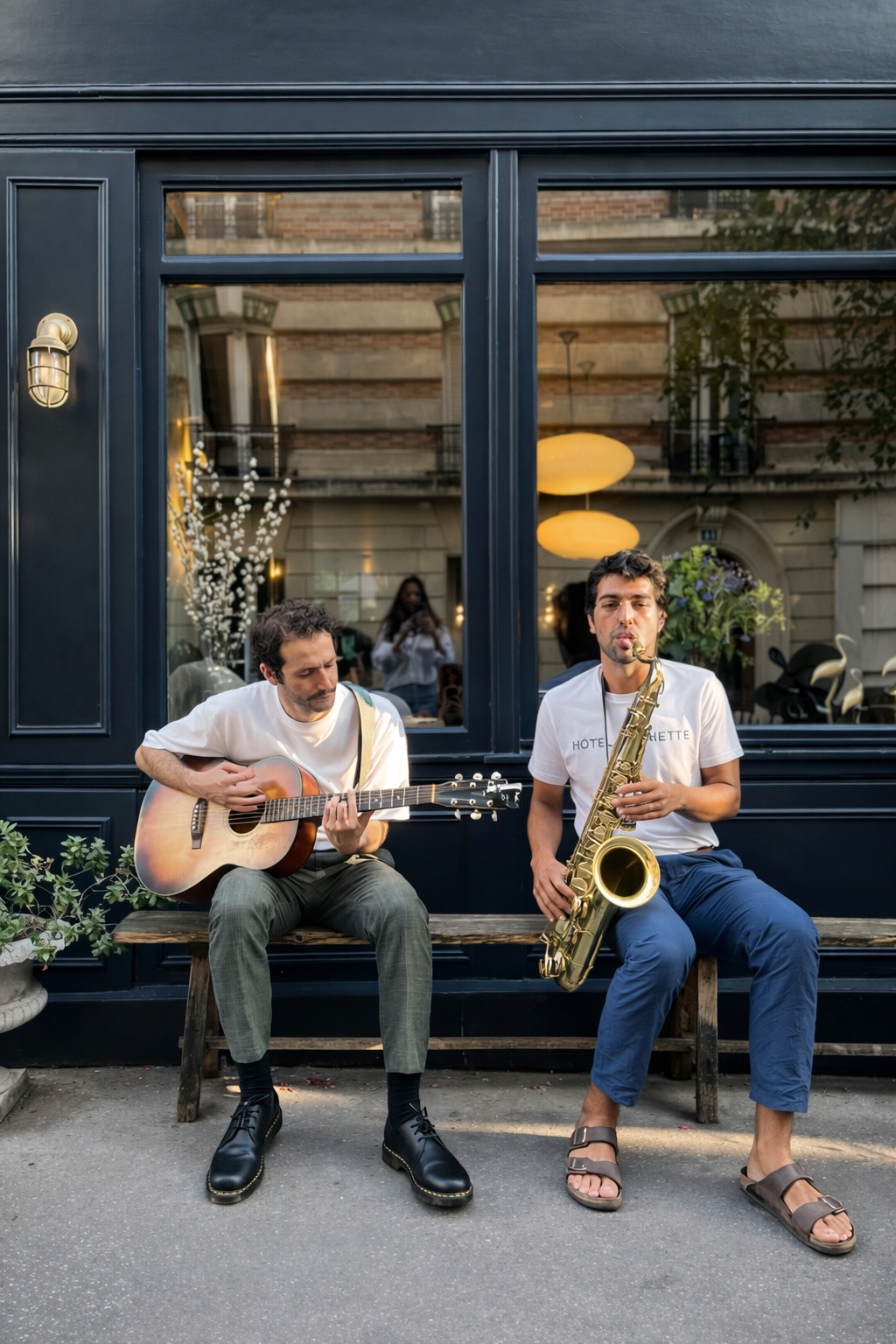 Groupe de musiciens jouant lors d'un événement privé à Paris