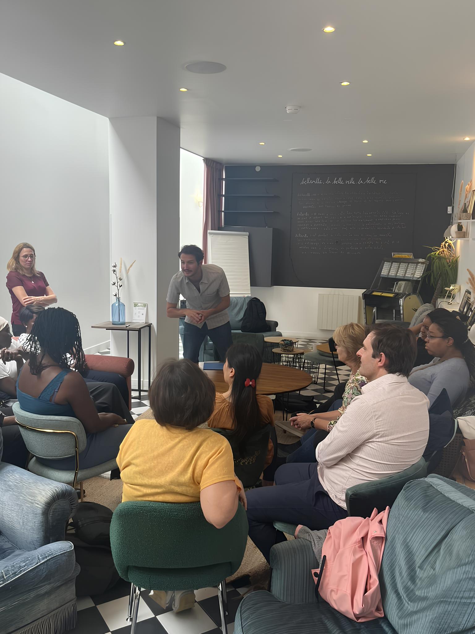 Ruben en prestation de magie en entreprise