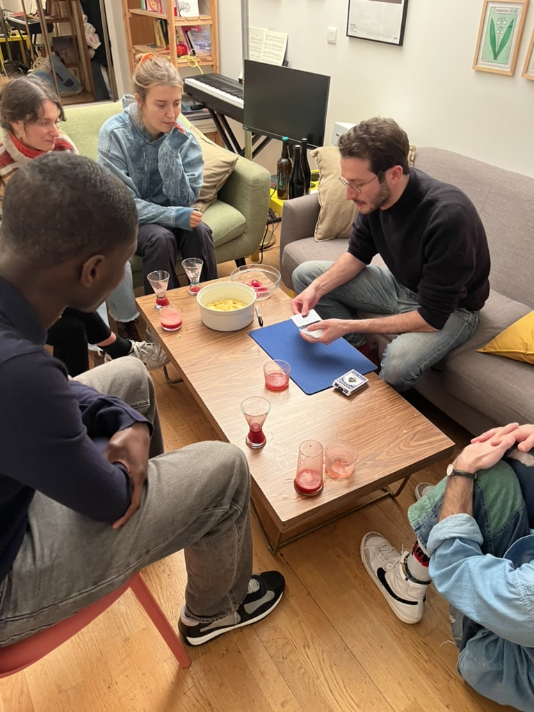 Ruben en prestation de magie de salon